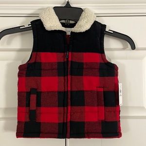 NWT Old Navy Buffalo Check Plaid Red/Black Quilted Vest Size 18-24 Months